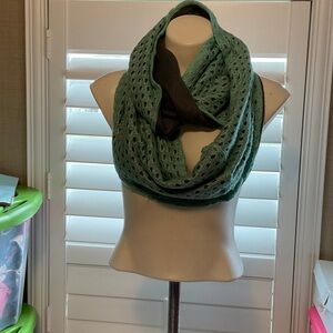 Chic Green Knit Scarf